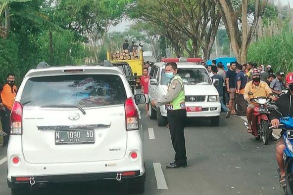 title Rem Blong Diduga Penyebab Kecelakaan Maut Mobil Arisan Emak-Emak di Malang Rem Blong Diduga Penyebab Kecelakaan Maut Mobil Arisan Emak-Emak di Malang