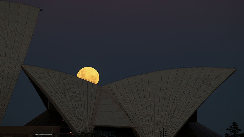 Penampakan Gerhana Bulan Total Berwarna Merah, Terjadi Setiap 195 Tahun Sekali - Bagian 2