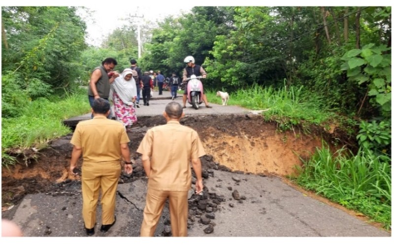 Jalan Ambles di Kabupaten OKU Segera Diperbaiki