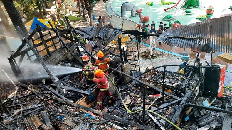 2 Warung di Kolam Renang Karang Setra Ludes Terbakar, Pemilik Rugi Rp40 Juta