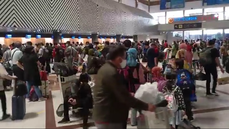 Libur Waisak, Penumpang di Bandara Internasional Juanda Membeludak