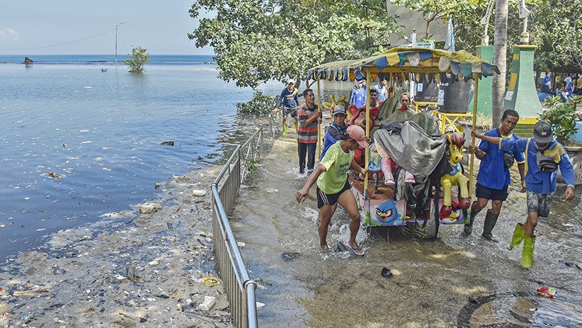Taman Wisata Loang Baloq NTB Terendam Banjir Rob - Bagian 1