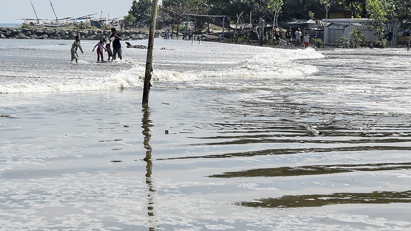 Taman Wisata Loang Baloq NTB Terendam Banjir Rob - Bagian 2