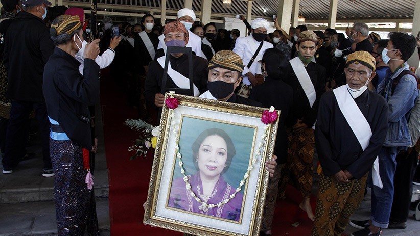 Suasana Haru Pemberangkatan Jenazah Putri Paku Buwono XII di Keraton Solo - Bagian 2