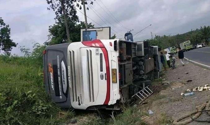 Polisi Kejar Sopir Bus Usai Kecelakaan di Jalintim Palembang-Jambi yang Tewaskan 4 Orang