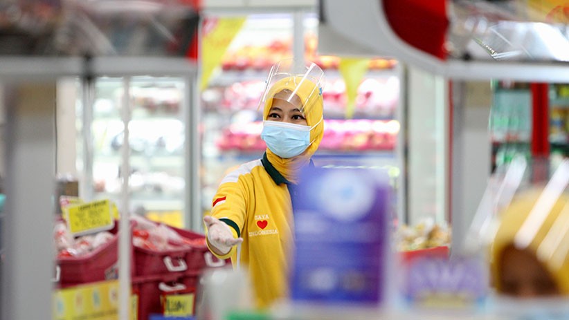 Seluruh Giant Tutup, Begini Ekspresi Para Karyawan Melayani Pelanggan - Bagian 1