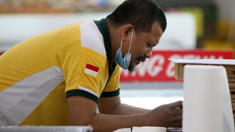 Seluruh Giant Tutup, Begini Ekspresi Para Karyawan Melayani Pelanggan - Bagian 6