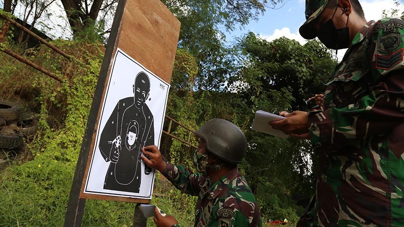 Aksi Prajurit Marinir Gunakan Senapan Serbu SS2-V2 Menembak Jarak 100 Meter - Bagian 5