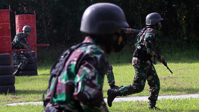 Aksi Prajurit Marinir Gunakan Senapan Serbu SS2-V2 Menembak Jarak 100 Meter - Bagian 4