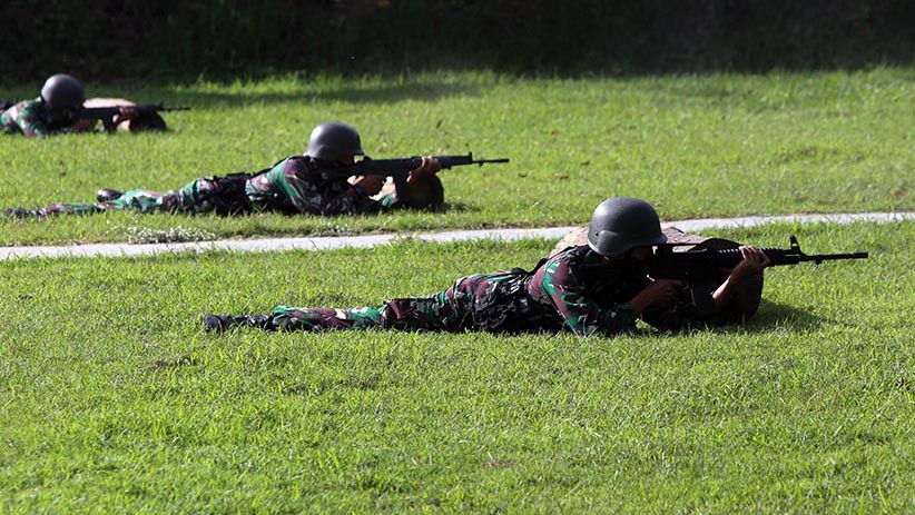 Aksi Prajurit Marinir Gunakan Senapan Serbu SS2-V2 Menembak Jarak 100 Meter - Bagian 2