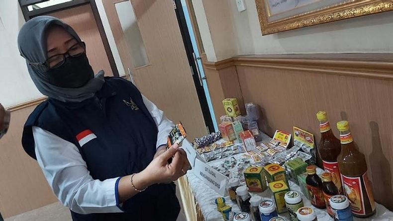 title BPOM Surabaya Musnahkan Produk Makanan dan Obat Ilegal Senilai Rp2 Miliar BPOM Surabaya Musnahkan Produk Makanan dan Obat Ilegal Senilai Rp2 Miliar
