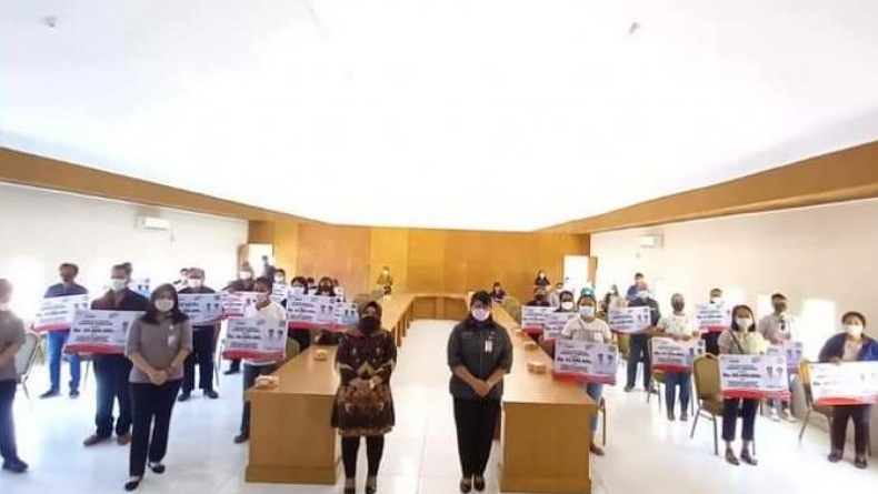 BPJamsostek-Pemprov Sulut Serahkan Santunan Kematian kepada 30 Ahli Waris