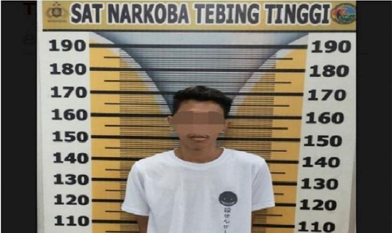 title Polisi Tangkap Pemuda Simpan Sabu saat Sembunyi dalam Toilet Umum di Tebingtinggi Polisi Tangkap Pemuda Simpan Sabu saat Sembunyi dalam Toilet Umum di Tebingtinggi