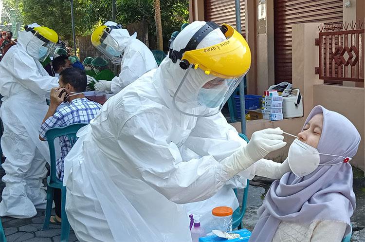 title Sempat Makamkan Pasien Covid-19 Tanpa Prokes, 20 Warga Lopati Bantul Dites Swab Sempat Makamkan Pasien Covid-19 Tanpa Prokes, 20 Warga Lopati Bantul Dites Swab