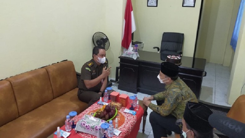 title Wali Kota Surabaya Eri Cahyadi Ngantor di Kelurahan Pegirian, Ini yang Dikerjakan Wali Kota Surabaya Eri Cahyadi Ngantor di Kelurahan Pegirian, Ini yang Dikerjakan