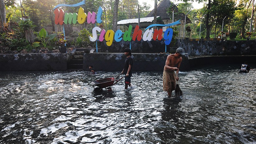 Tempat Wisata Air Ditutup, Kolam Umbul Sigedhang Dibersihkan Pengelola - Bagian 1