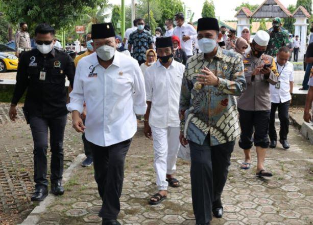 title Ketua DPD Minta Pelaku dan Motif Pembakaran Kantor Desa di Sidrap Diungkap Ketua DPD Minta Pelaku dan Motif Pembakaran Kantor Desa di Sidrap Diungkap