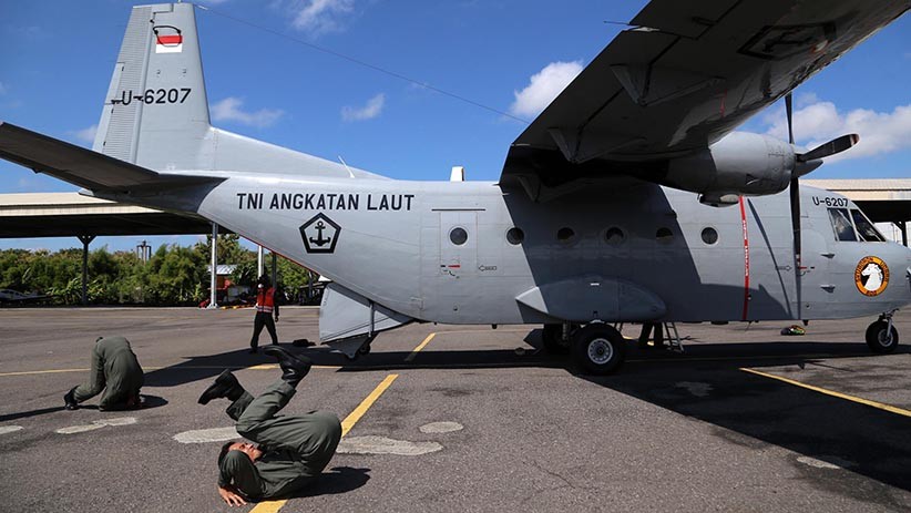 Sukses Terbang Solo Pertama, Pilot TNI AL Berguling-guling Putari Pesawat - Bagian 2