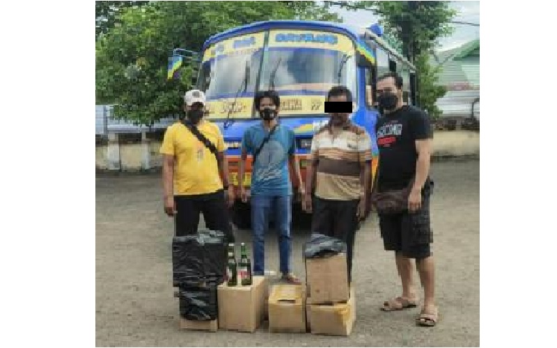 Bukan Angkut Penumpang, Bus Antarkota Ini malah Bawa Puluhan Botol Miras