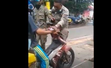 Viral Satpol PP Tampar Pedagang Ikan, Mahasiswa Aceh Minta Kasatpol PP Evaluasi Anggota 