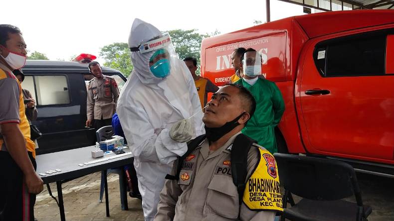 Ratusan Personel Polres Blora Diswab Antigen Setelah Operasi Ketupat Candi