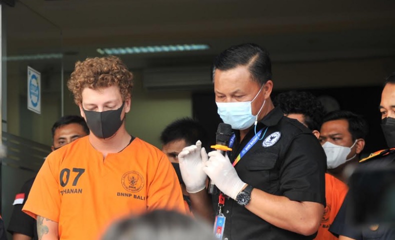 title Pesan Narkoba DMT dari Ukraina, Warga Rusia Ditangkap di Bali Pesan Narkoba DMT dari Ukraina, Warga Rusia Ditangkap di Bali