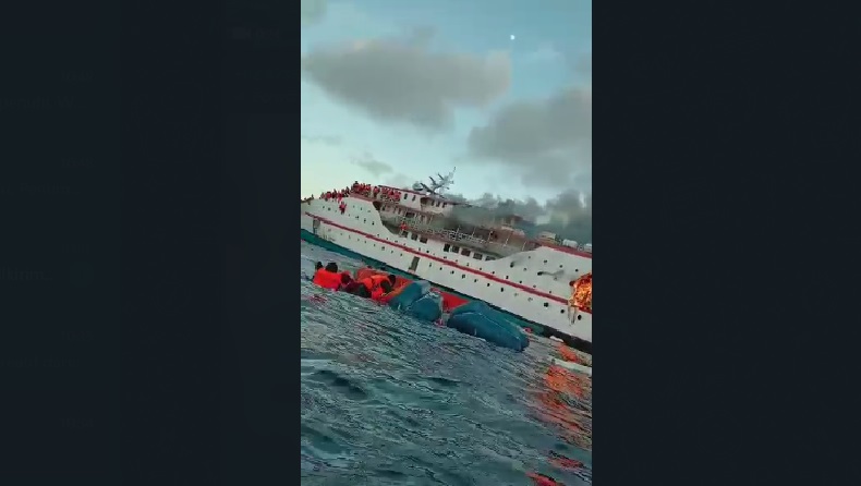 Detik-Detik KM Karya Indah Terbakar, Penumpang Mengaku Terjun ke Laut