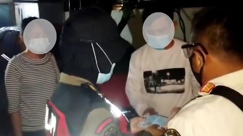 Sedang Asyik Berbuat Mesum di Kamar Hotel, Sejumlah Pasangan di Cirebon Ditangkap