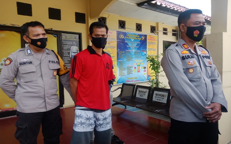 Serahkan Diri, Ini Tampang Penikam Jamaah Subuh yang Mengaku Dapat Bisikan Gaib 