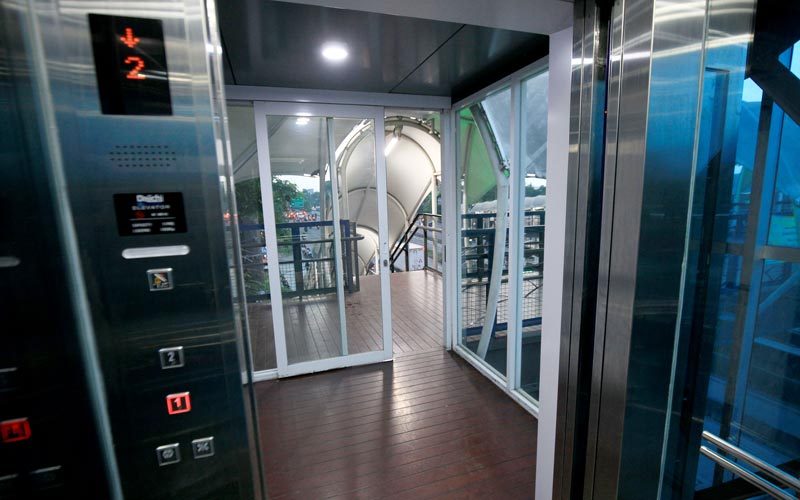 Beri Kenyamanan Penumpang Transjakarta, JPO Jembatan Gantung Dipasang Lift - Bagian 5