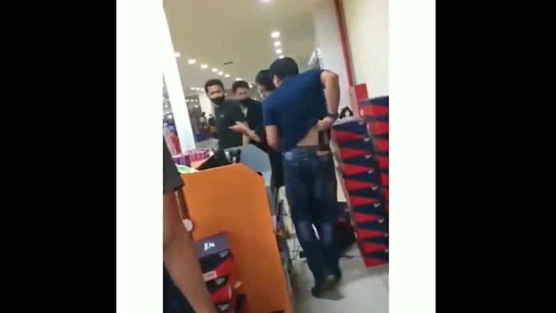 Viral! Pria di Mal Makassar Ngamuk dan Acungkan Senjata ke Karyawan