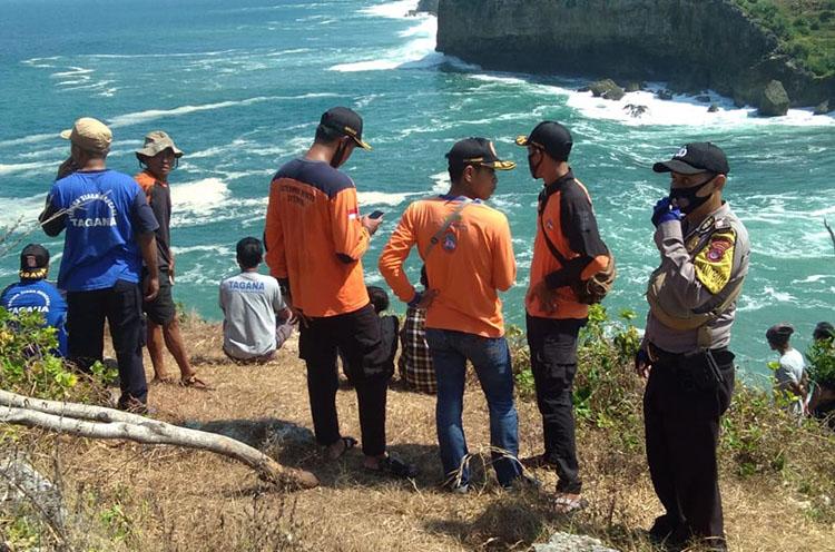 2 Wisatawan Pantai Ngluwen Gunungkidul Terseret Ombak, Satu Ditemukan Tewas