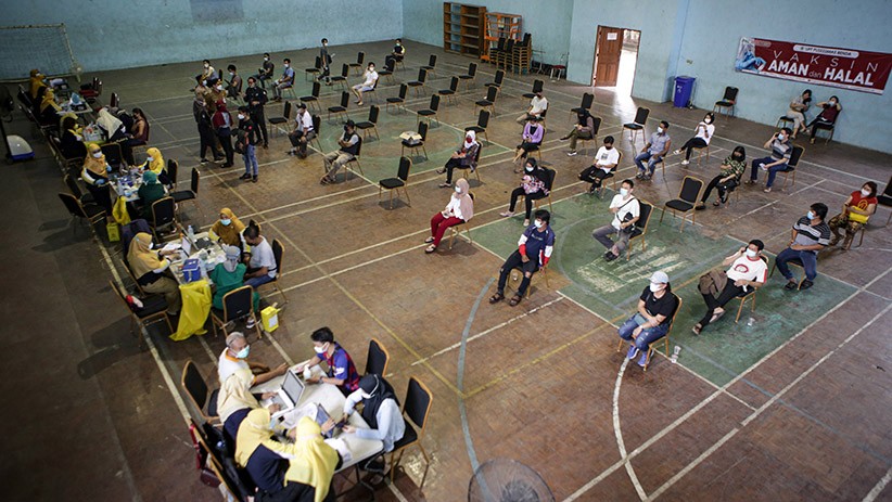 Pelaku UMKM Kota Tangerang Mulai Jalani Vaksinasi Covid-19 - Bagian 2