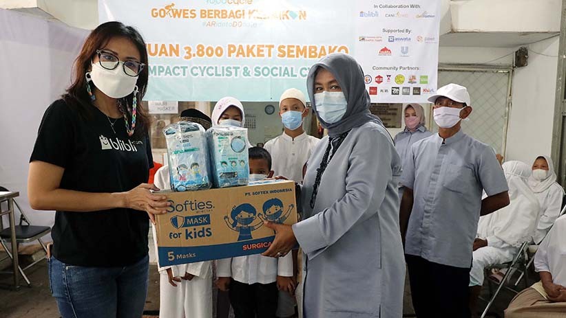 BliBli Serahkan 3.000 Sembako Melalui Program Gowes Berbagi Kebaikan - Bagian 2
