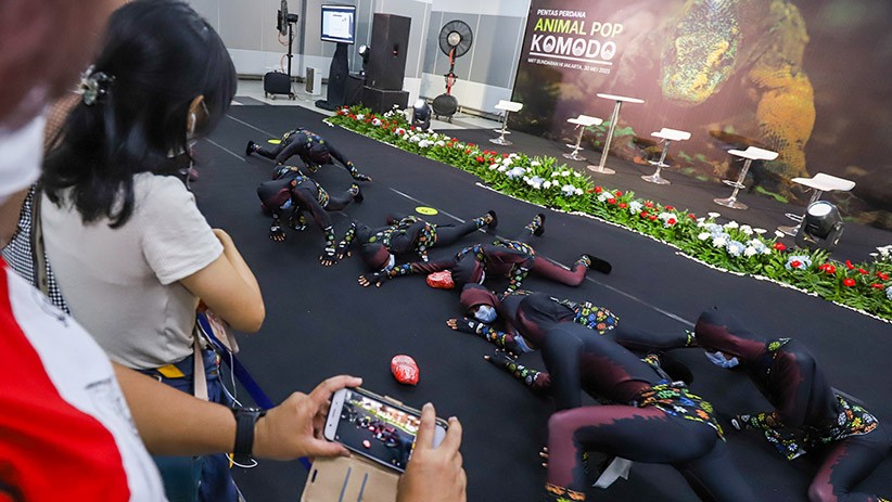 Melihat Pertunjukan Tarian Khas Pulau Komodo di Stasiun MRT Bundaran HI - Bagian 1