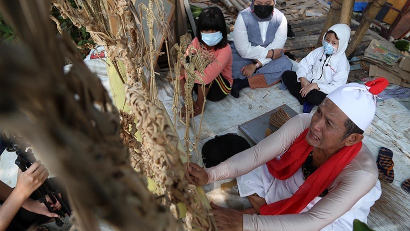 HUT Kota Surabaya, Seniman Meimura Tampilkan Pertunjukan Wayang Suket - Bagian 2