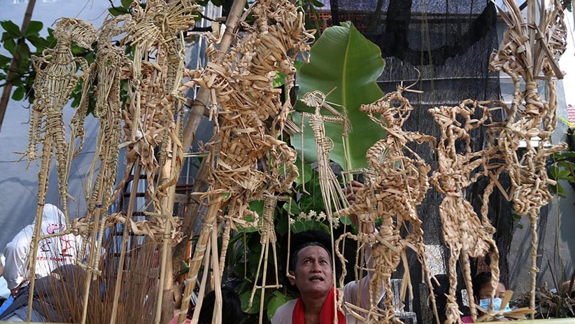HUT Kota Surabaya, Seniman Meimura Tampilkan Pertunjukan Wayang Suket - Bagian 1