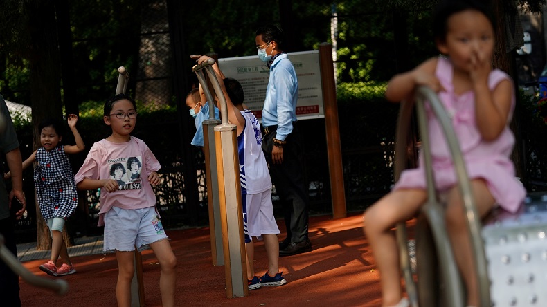  Pemerintah China Bolehkan Suami Istri Punya 3 anak