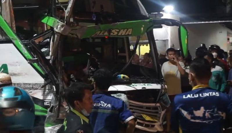 Bus Rombongan Peziarah Tabrakan dengan Truk di Jalur Pantura Demak, 1 Tewas 7 Luka-luka