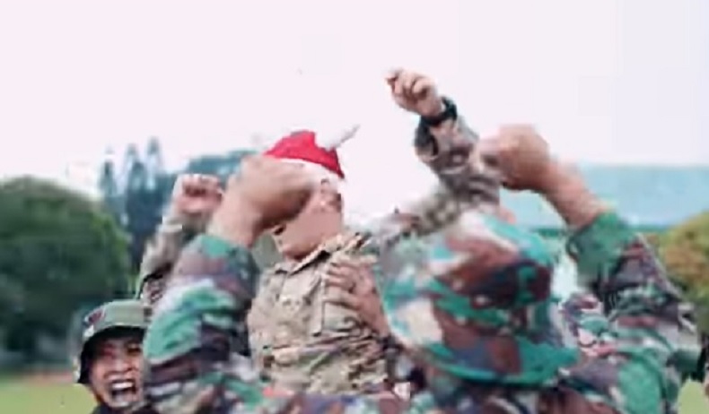 Latihan Bersama TNI, Prajurit AS Nikmati Nasi dan Mi Goreng