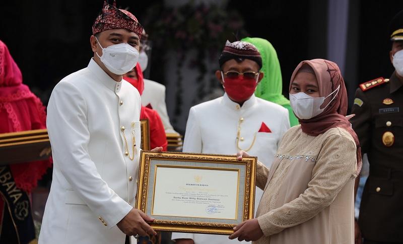 Hari Jadi ke-728, Pemkot Surabaya Beri Penghargaan Patriot KRI Nanggala 402