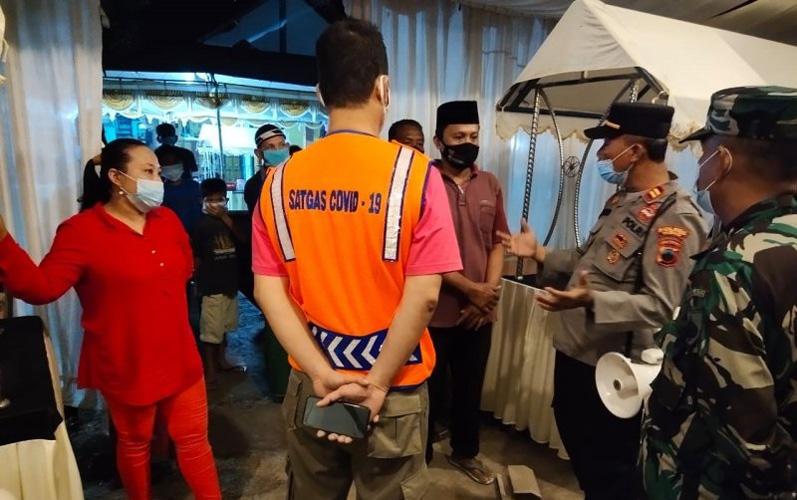 title Langgar Prokes, 3 Acara Resepsi Pernikahan di Kudus Dibubarkan Satgas Covid-19 Langgar Prokes, 3 Acara Resepsi Pernikahan di Kudus Dibubarkan Satgas Covid-19