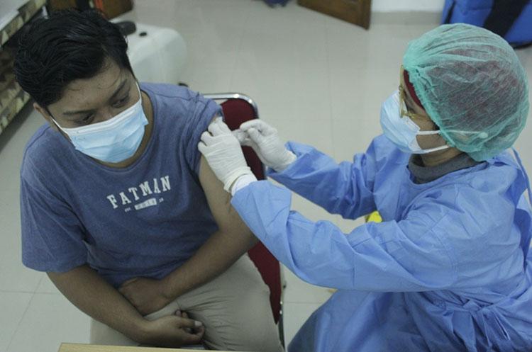 Sambut Kuliah Tatap Muka, 1.500 Dosen di Jogja Divaksin Covid-19
