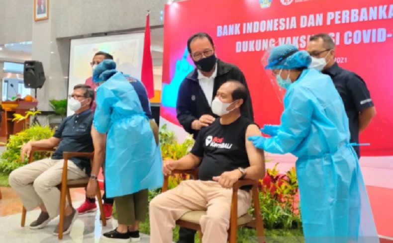 Bali Gencarkan Vaksinasi, Hampir 100 Persen Pegawai Bank Sudah Divaksin