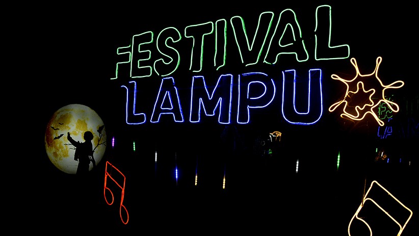 Festival Lampu di Makassar Tampilkan Hiasan Cahaya Keren  - Bagian 3