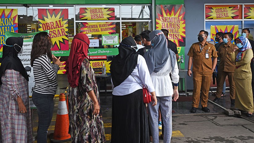 Giant Supermarket Diserbu Warga Sempu Jelang Tutup Total - Bagian 3