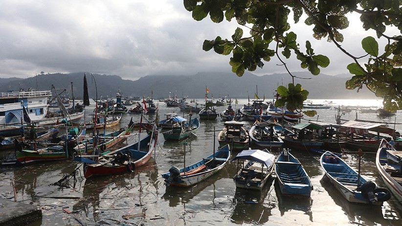 Gelombang Tinggi, Nelayan Tulungagung Tidak Melaut sejak 5 Hari - Bagian 1