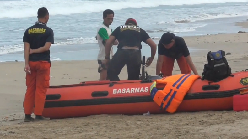 Pencarian Korban Kapal Tenggelam Fokus di Pesisir Pantai