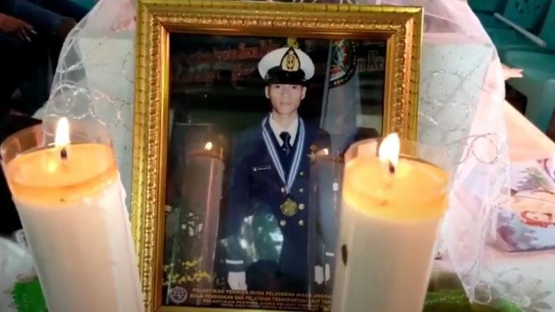 title Bukan Melompat, Keluarga Ungkap Pengantin Jatuh dari Lantai 7 karena Kelelahan Bukan Melompat, Keluarga Ungkap Pengantin Jatuh dari Lantai 7 karena Kelelahan