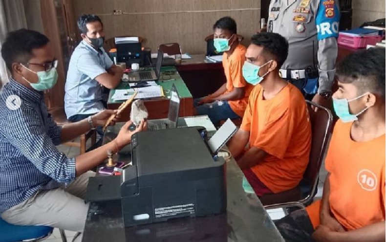 title Keroyok Warga Bali Hingga Jari Patah, 3 Pemuda NTT Ditangkap Polisi Keroyok Warga Bali Hingga Jari Patah, 3 Pemuda NTT Ditangkap Polisi